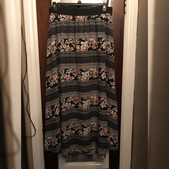 LuLaRoe Lucy - Picture 1 of 2